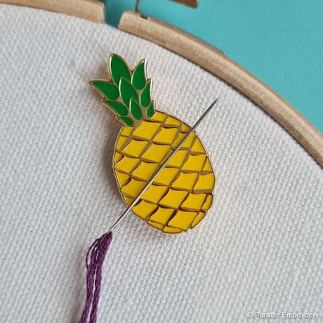 Wool n Stuff Haberdashery Pineapple Magnetic Needle Minder